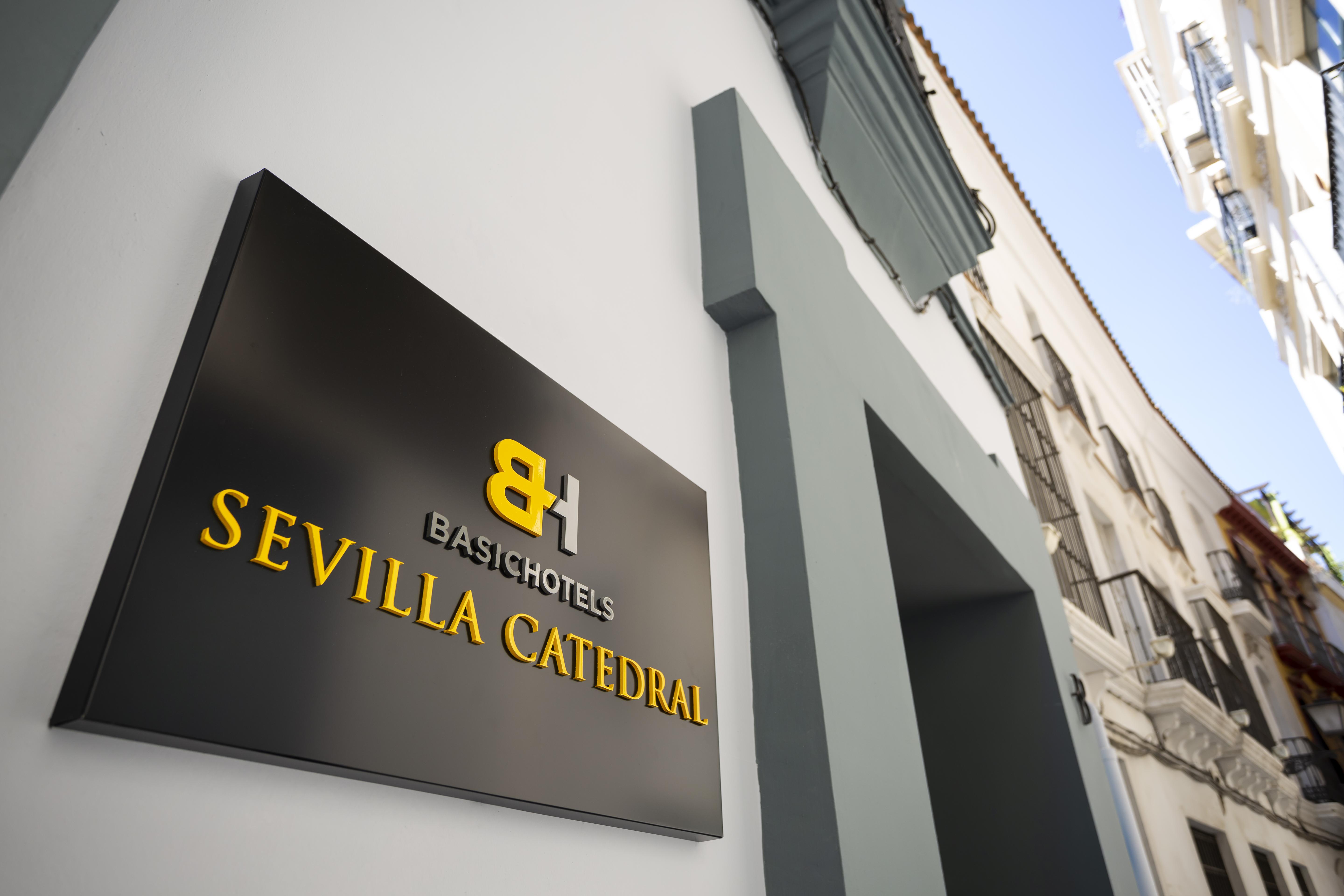 Basic Hotel Sevilla Catedral Exteriör bild