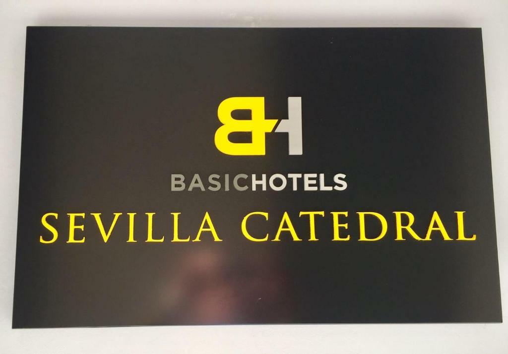 Basic Hotel Sevilla Catedral Exteriör bild